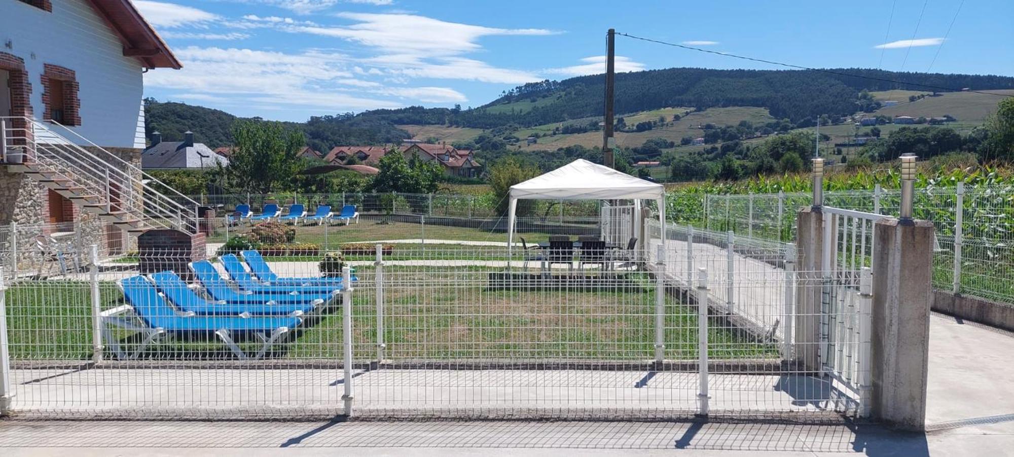 Apartamentos Turisticos El Ponton Arnuero Eksteriør billede